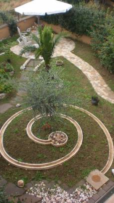 Fountain spiral in travertine